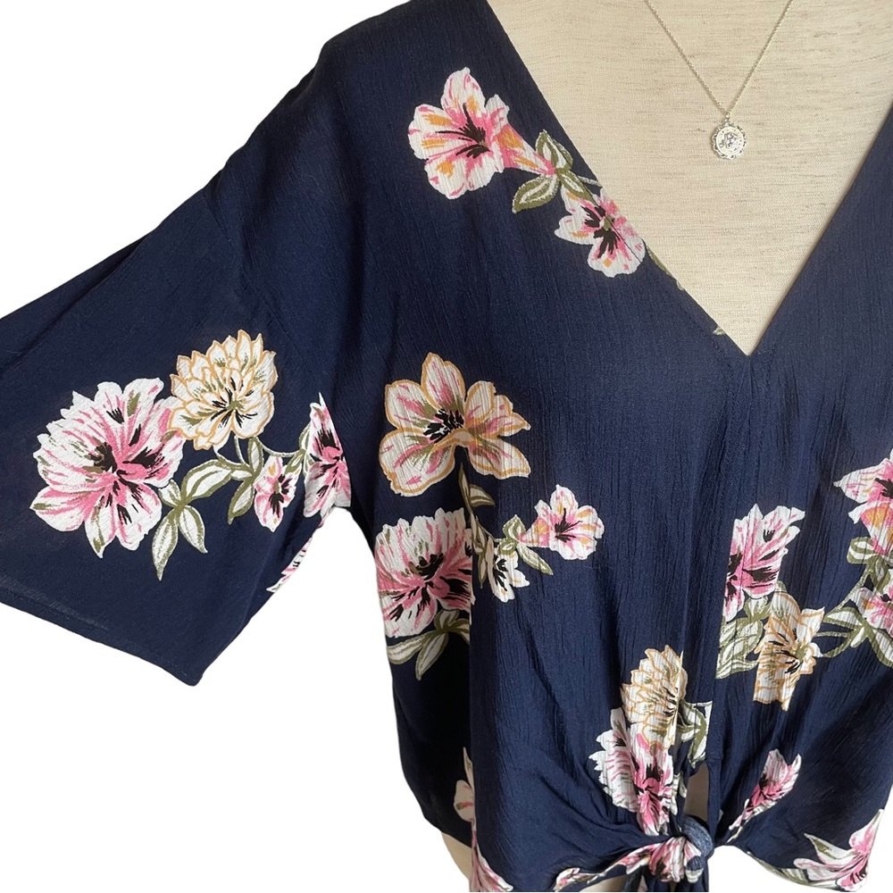 LUQ Women’s Blouse Top Tie Front V-Neck Blue Pink Floral Size S